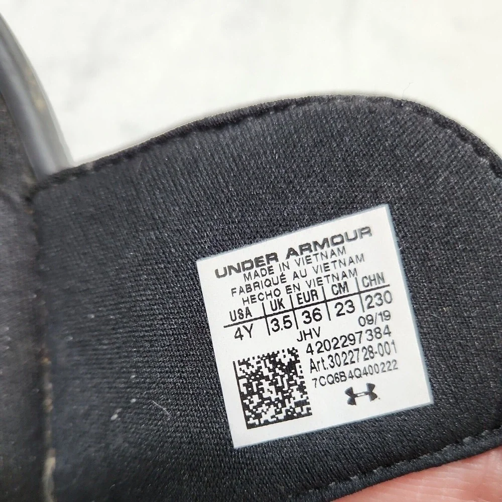 Under Armour Black 4D Foam Cushion Youth Kids Slides Sandals Logo Size 4Y EUC